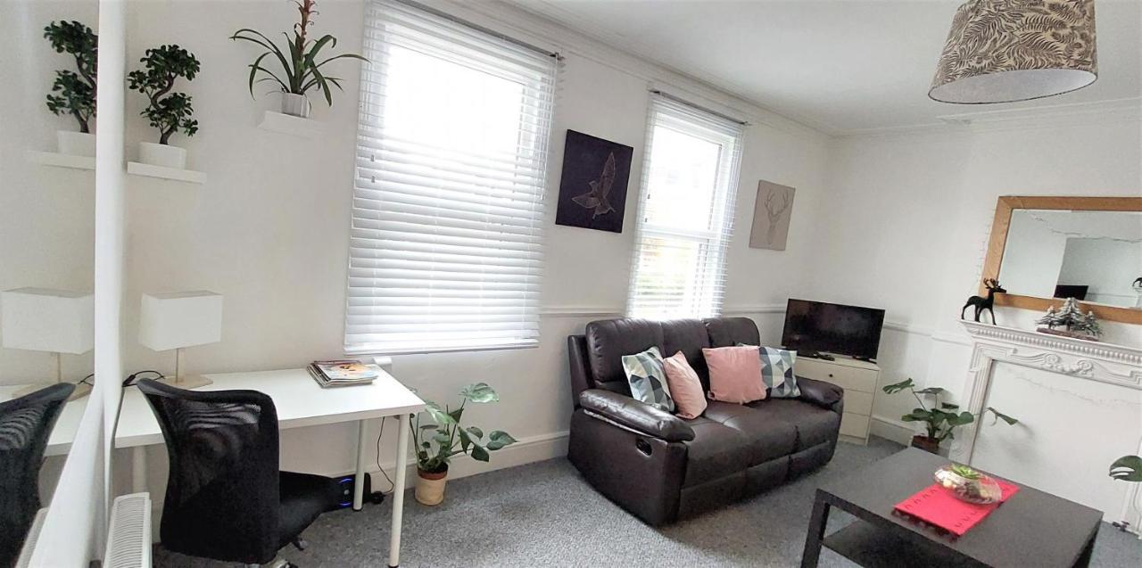 Very Spacious Two Bedroom Converted Apartment In East Croydon Exterior photo